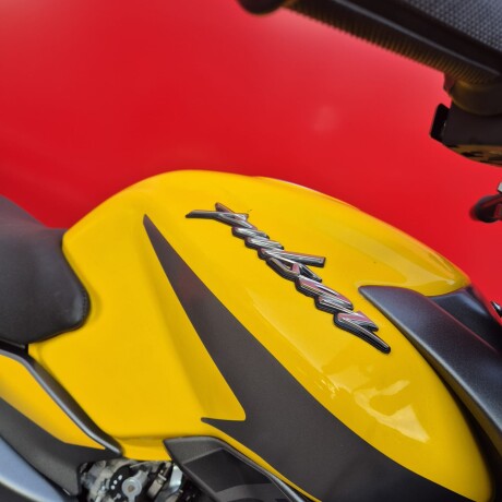 Bajaj Pulsar NS125 Amarillo