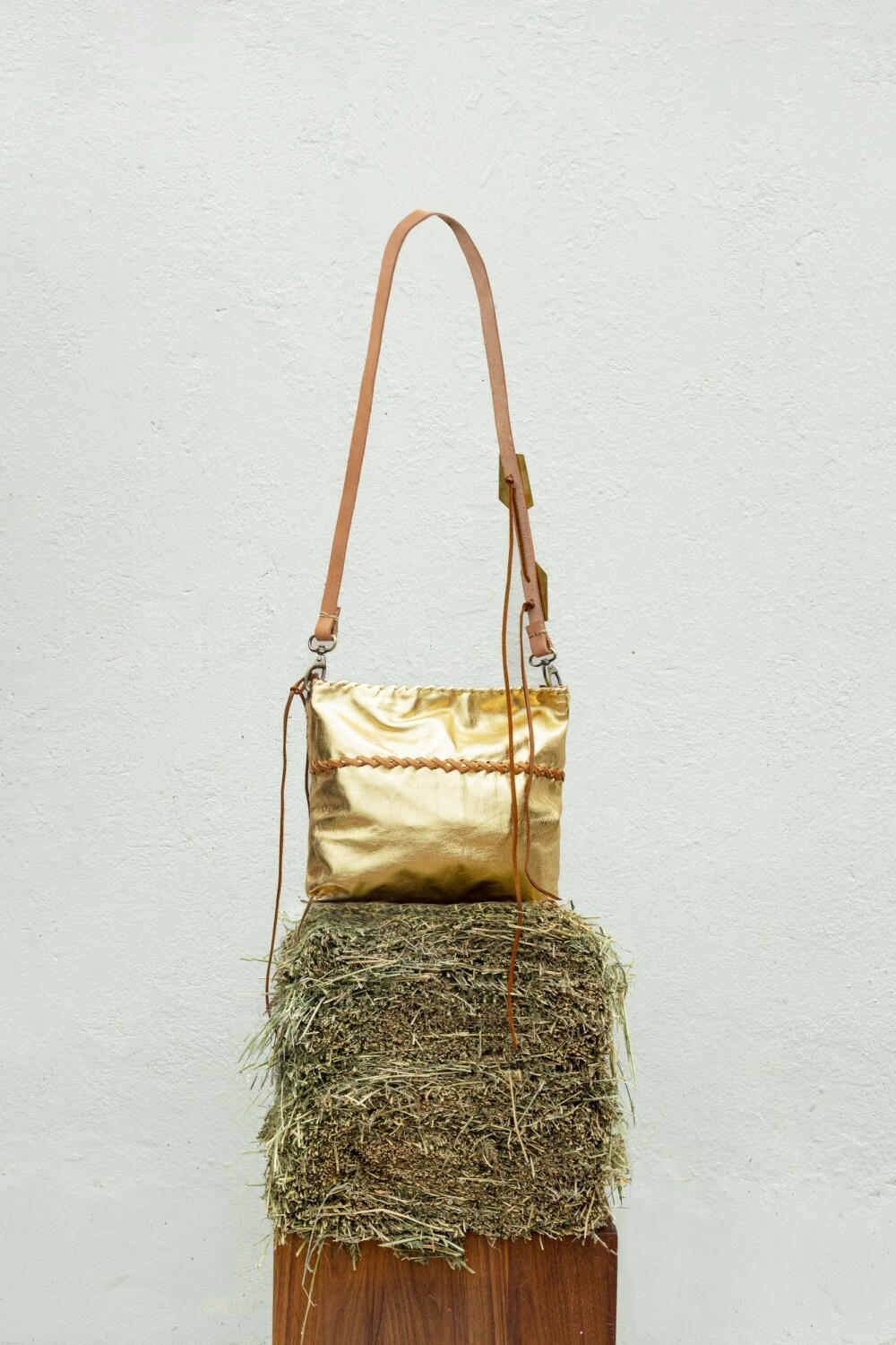 Jewel Envelope Bag Dorada