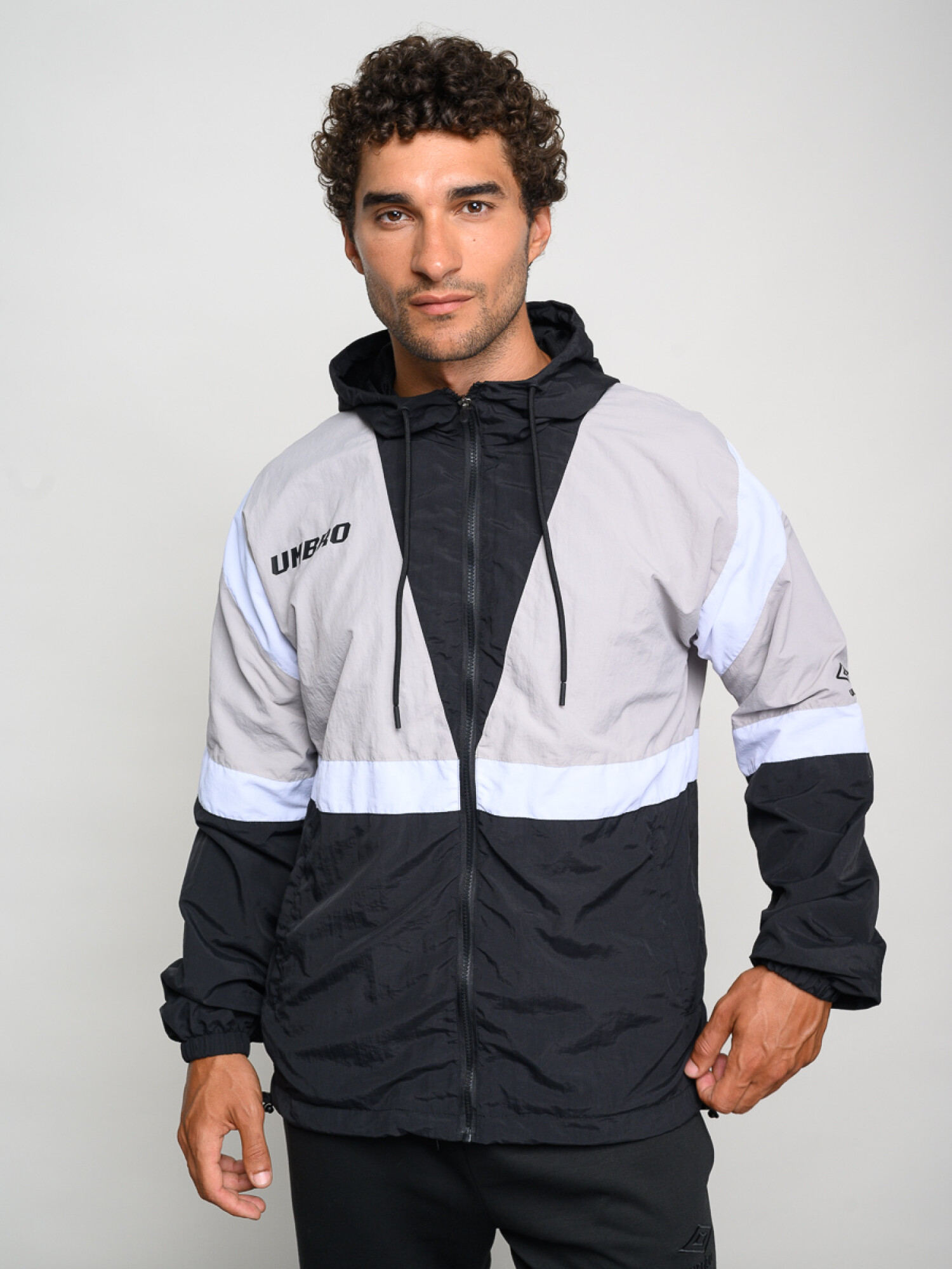 CAMPERA NYLON PULSE Umbro Hombre 259 — Timeout