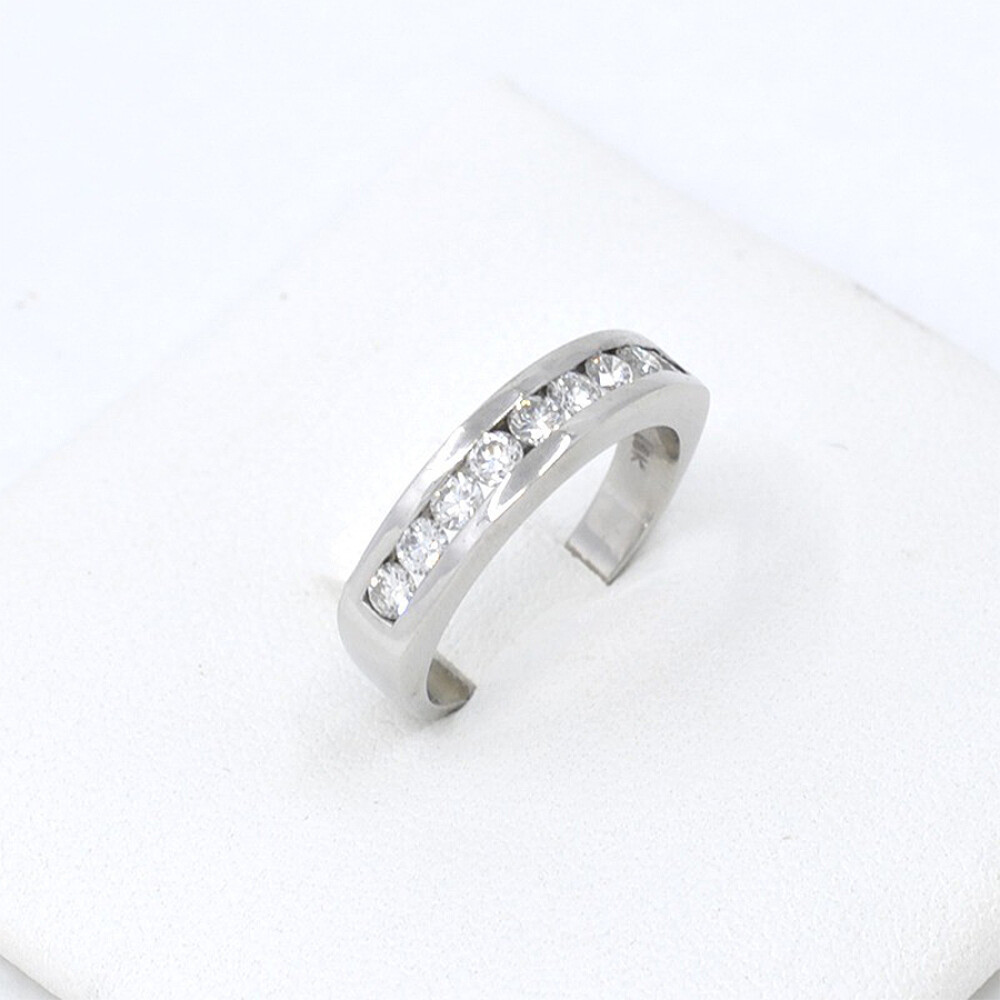 Anillo En Oro 18K Blanco Y Brillantes Anillo En Oro 18K Blanco Y Brillantes