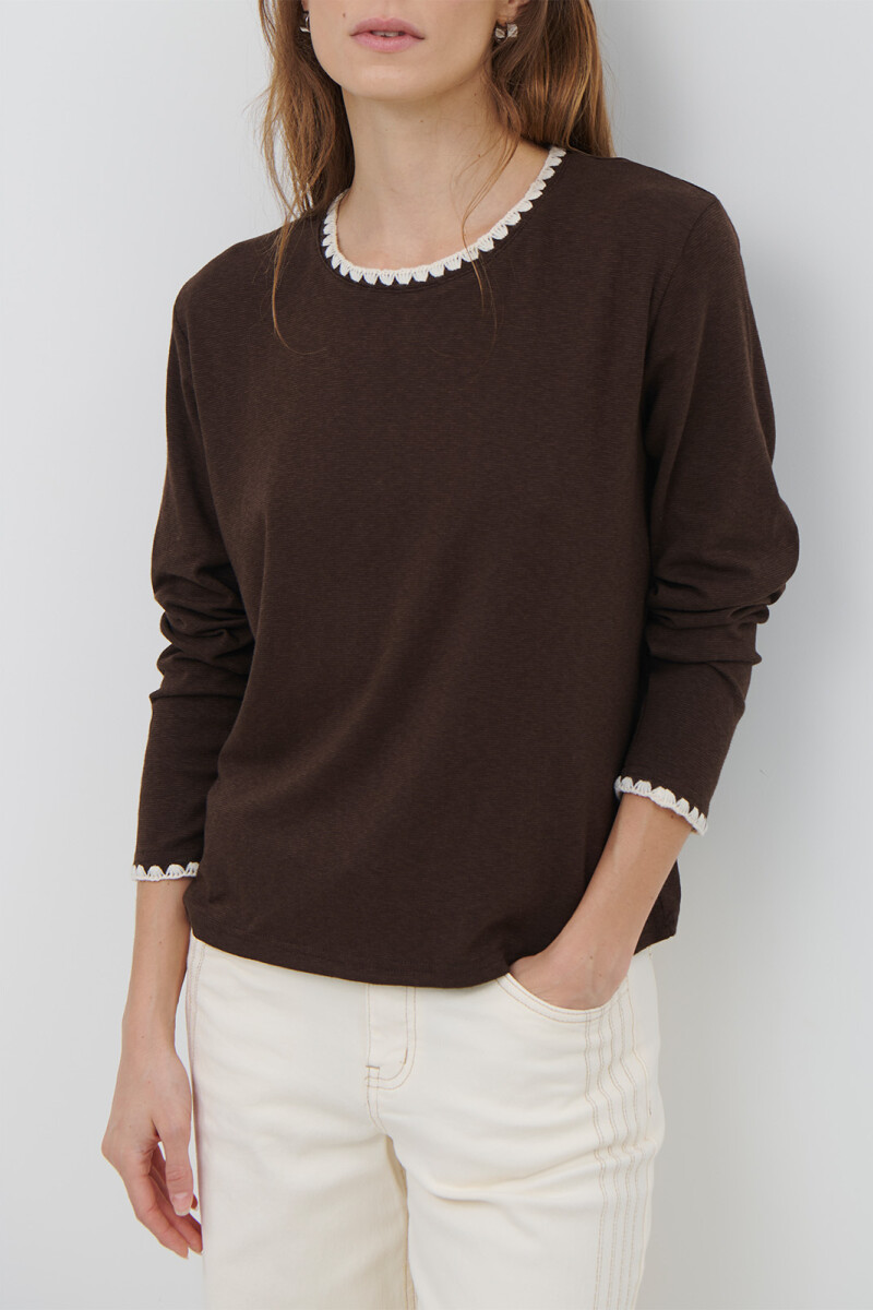 REMERA PIPPA MARRON