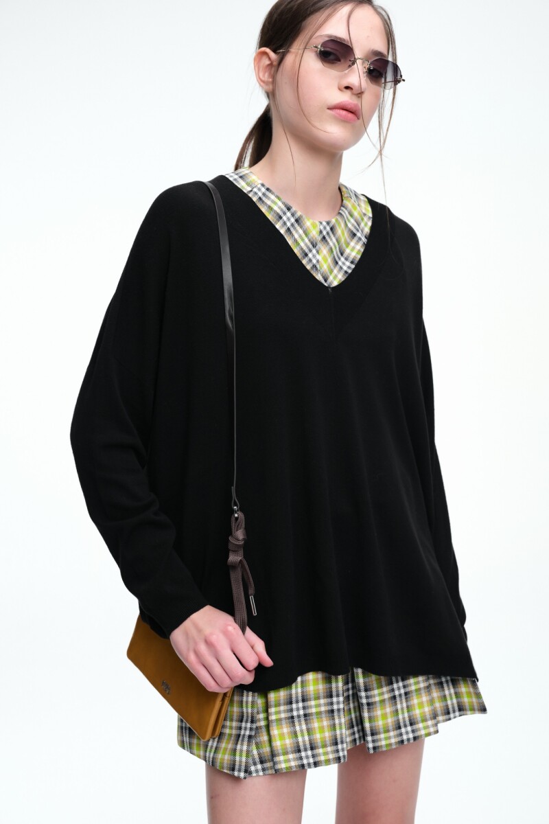 SWEATER ESCOTE V Negro