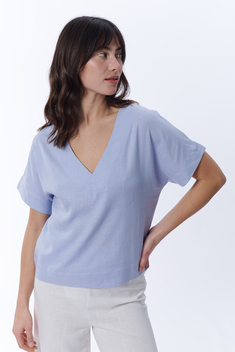 Blusa cuello en v con lino Celeste