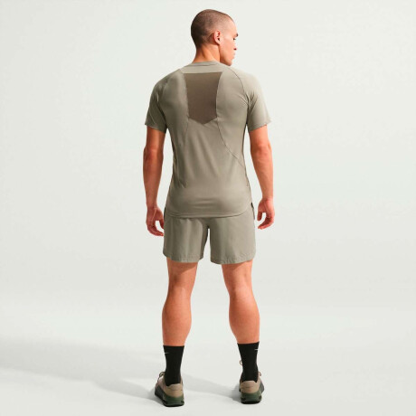 Remera Nike Pro Training de Hombre Gris