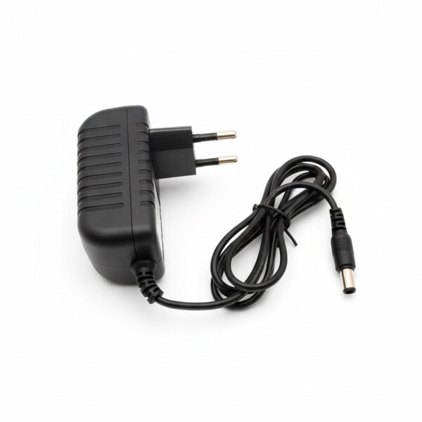 Cargador Para Notebook Laptop Ceibal 12V 2A 5x1 35mm Color Negrpo