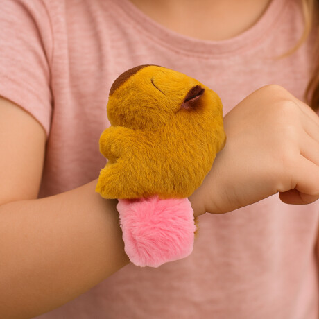 Pulsera con peluche carpincho Marron