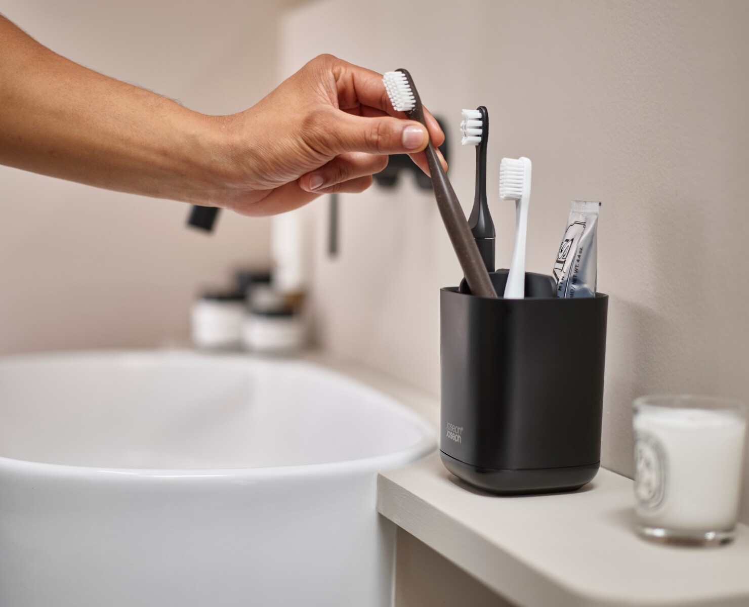 Organizador para Cepillos de Dientes Joseph Joseph EasyStore™ Negro Mate - PREVENTA 