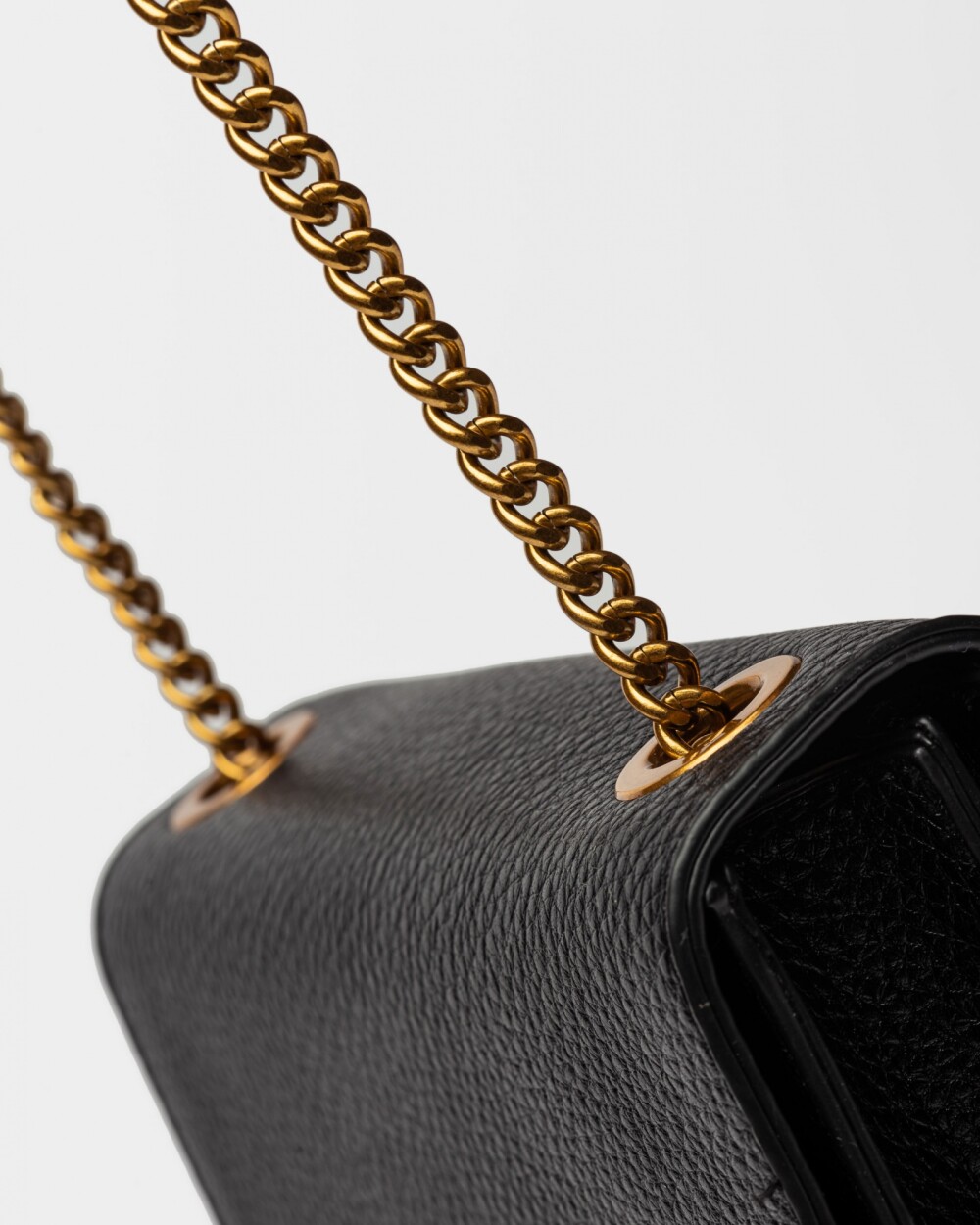 Bandolera Lola En Efecto Cuero Graneado Negro