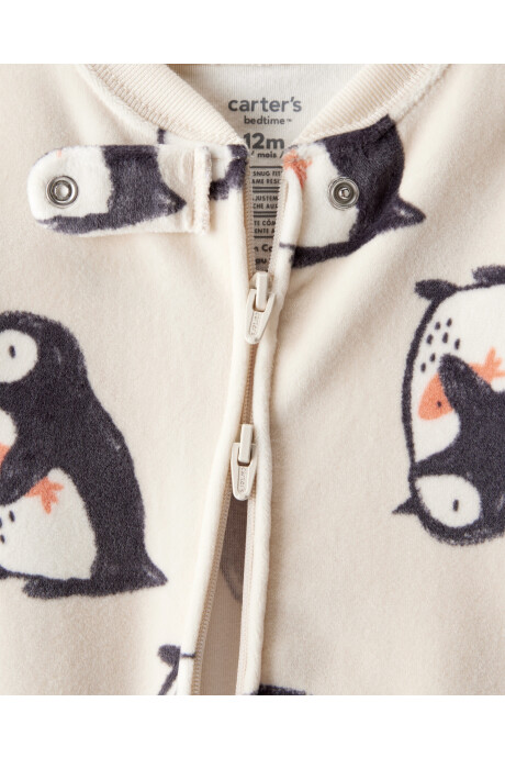 Pijama una pieza de DreamPlush, con pie, crema, diseño pingüinos. Talles 12-24M Sin color