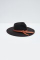 Sombrero de paño negro