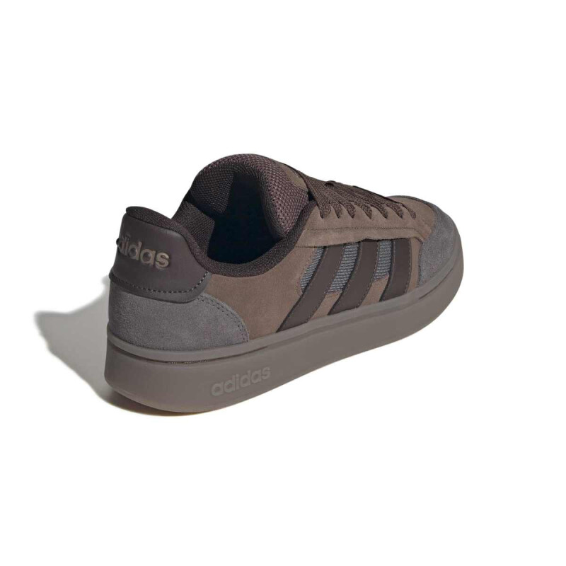 CHAMPIONES ADIDAS SK8 HOMBRE HQ7368 Marron-chocolate