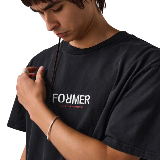 Remera Former Legacy Reaction - Negro Remera Former Legacy Reaction - Negro