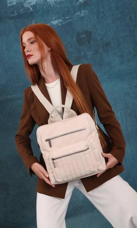 MOCHILA CLAVEL MANTECA