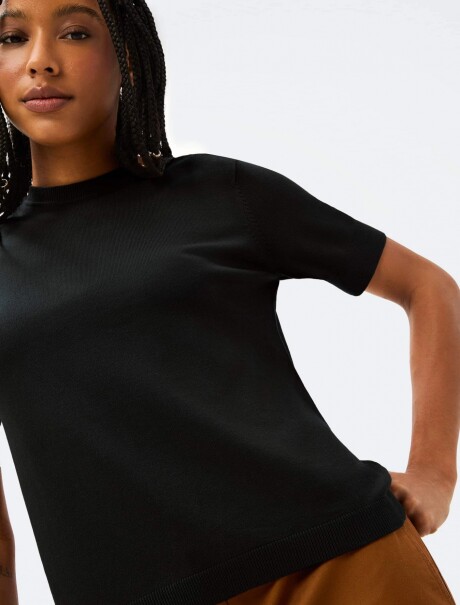 BLUSA DE MANAGA CORTA EN VISCOSA NEGRO