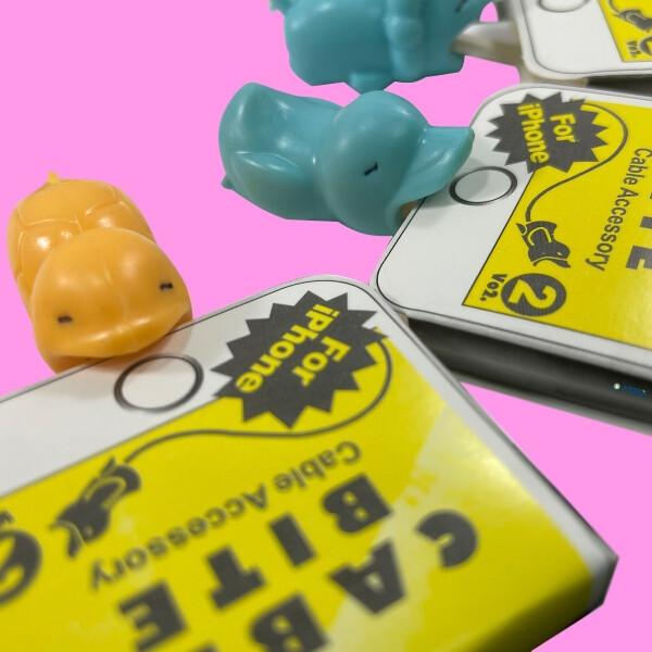 Protector De Cables De Celular Animalitos Micro iPhone Usb-c Variante Leon Amarillo