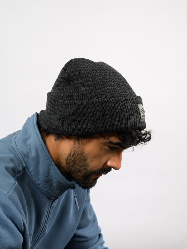 Gorro Altiplane Umbro Hombre 002