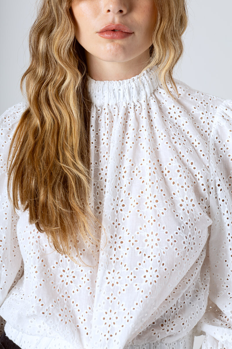 Broderi White