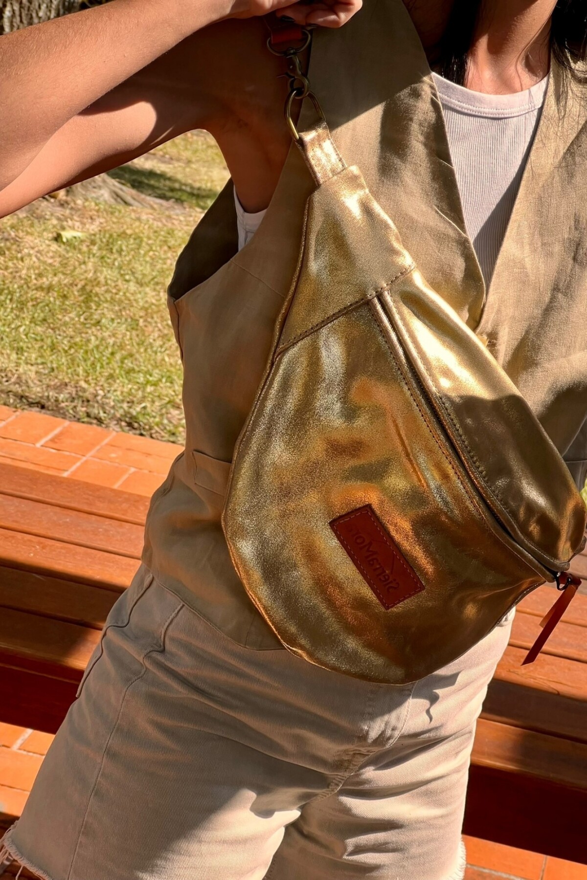 Leather Fanny Pack Shinny Dorado Claro