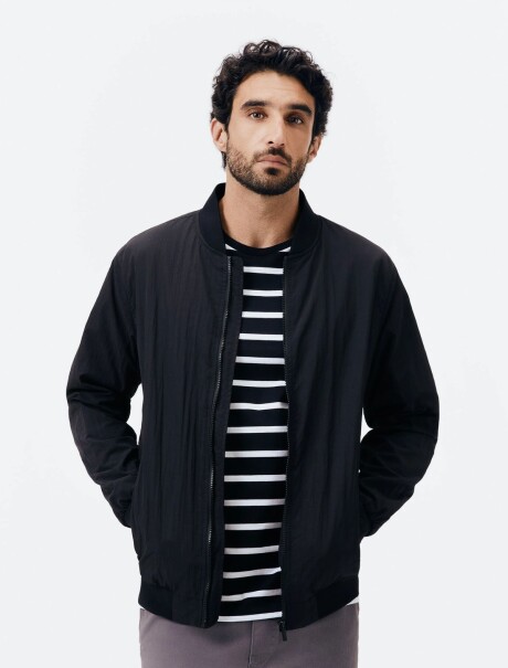 CAMPERA BOMBER CON BOLSILLOS NEGRO