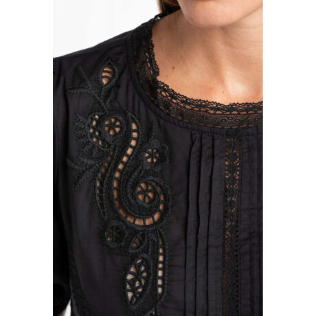 Blusa Algodon Con Encaje Negro