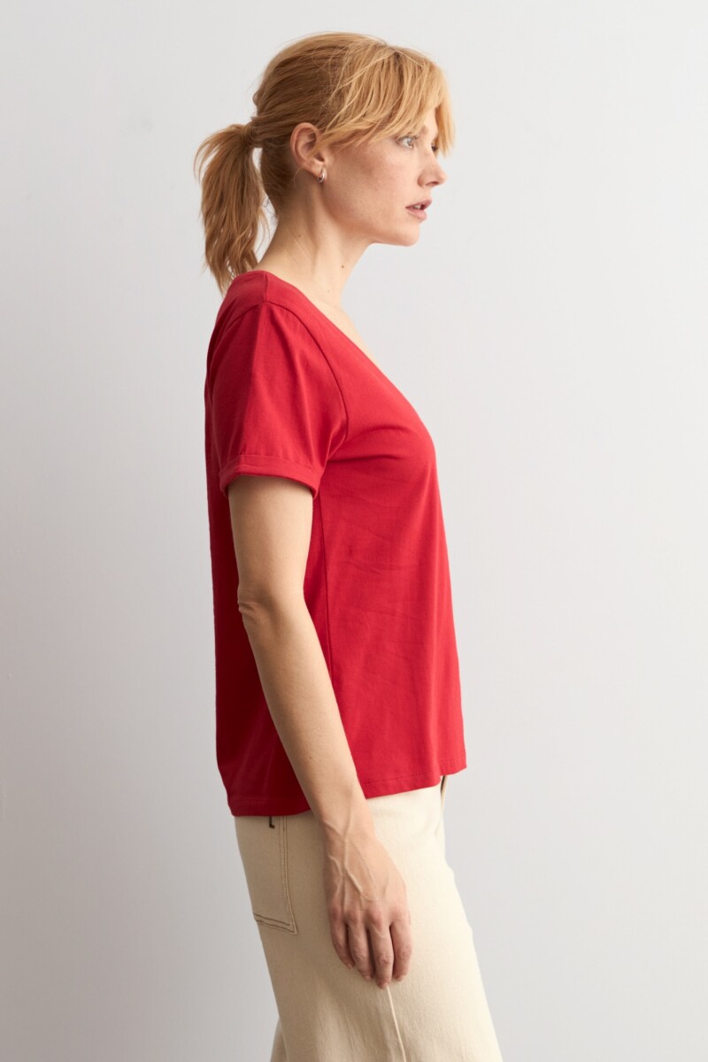 Remera escote en V rojo