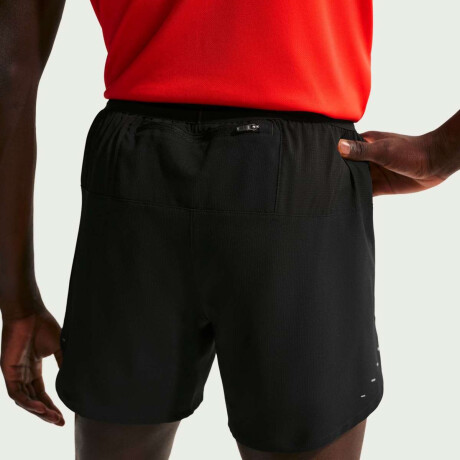 Short Nike Stride de Hombre Negro