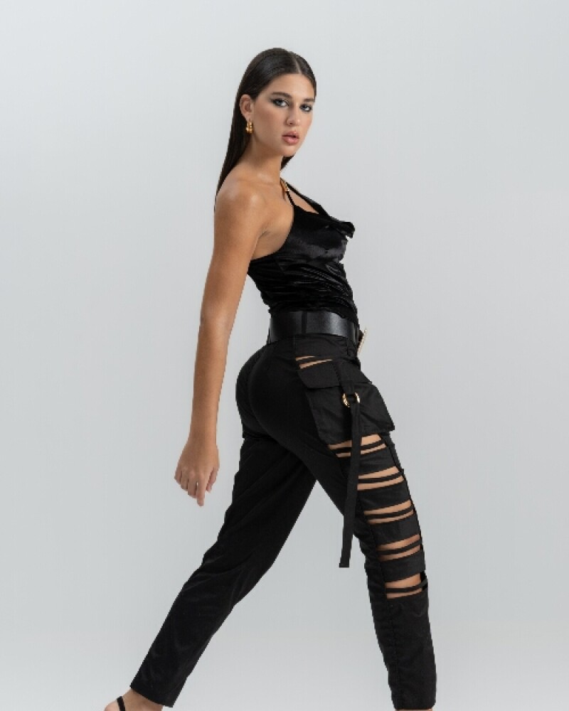 musculosa color negro satinado U