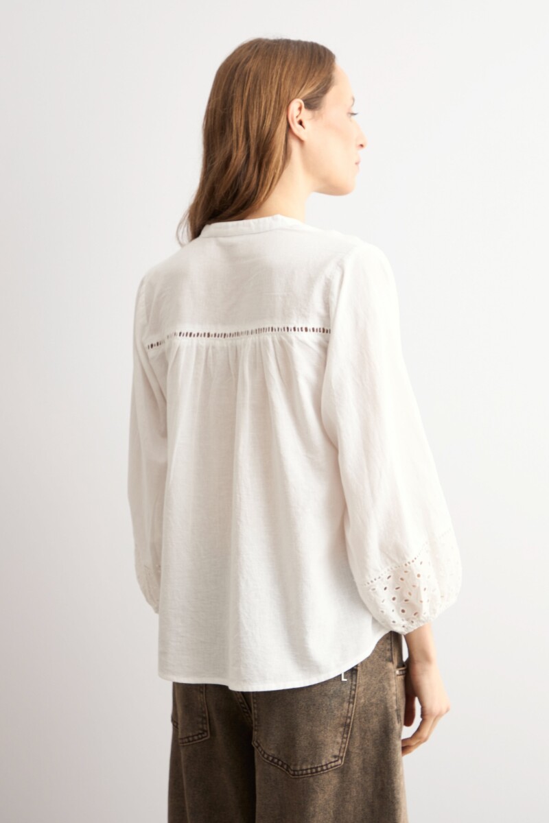 Blusa romantica bordada blanco