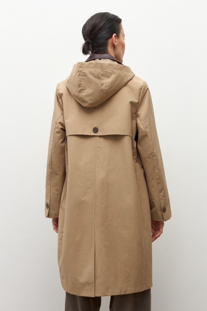 Trench impermeable cuello en contraste beige