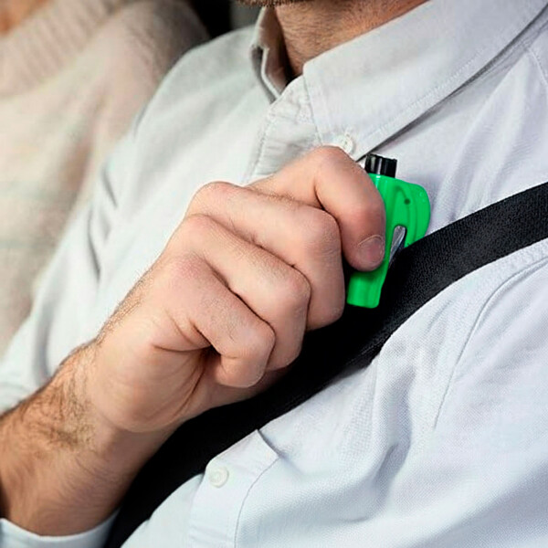 Mini Martillo Seguridad Autos Llavero Rompe Vidrios Ventanas Color Verde