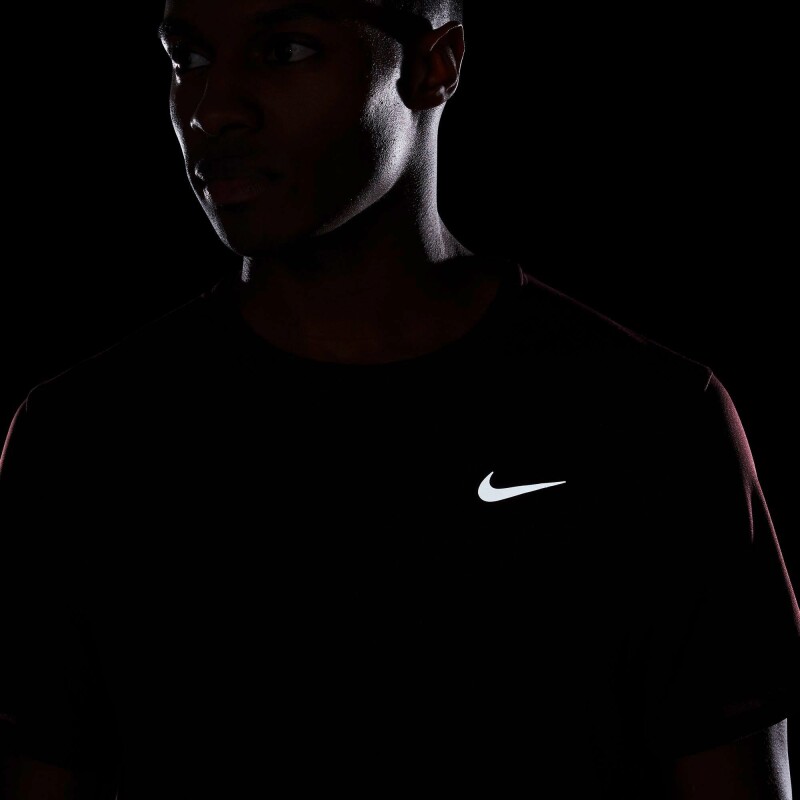 Camiseta Nike Dri-Fit Miler de Hombre Rojo