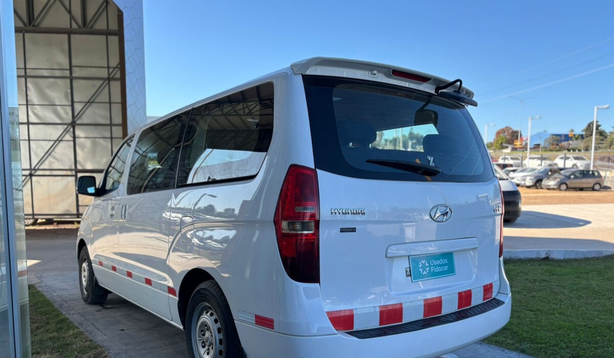 Hyundai H1 12Plz Minibus Diesel - 2014 Hyundai H1 12Plz Minibus Diesel - 2014