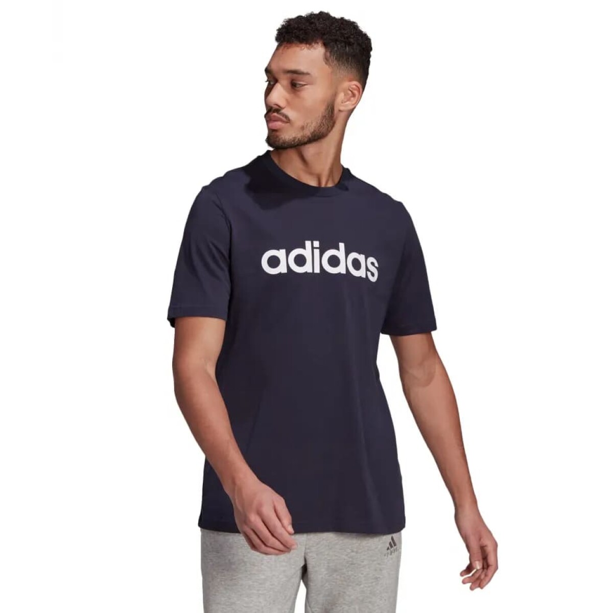 Remera Adidas Hombre ESSENTIALS Embroidered Linear Logo - S/C 