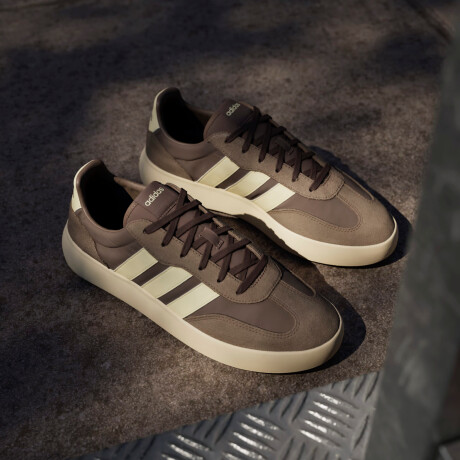 adidas BARREDA DECODE Brown
