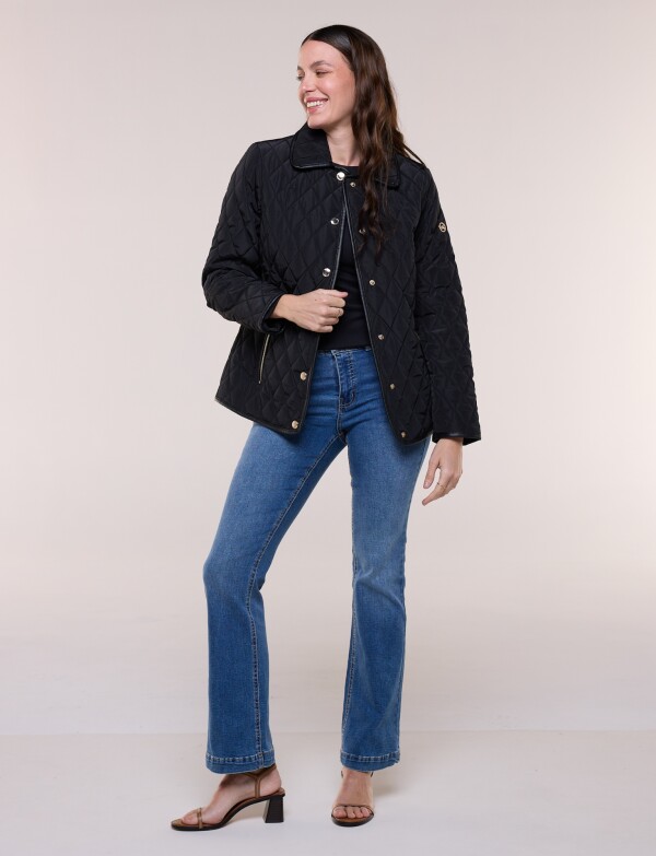 Campera Capitoneada Detalle En Ecocuero NEGRO
