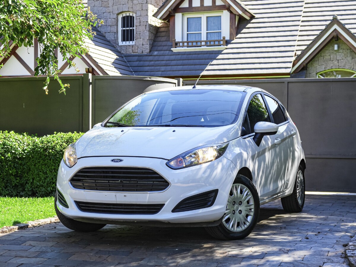 Ford Fiesta S 1.6 Extra Full 2015 EXCELENTE ESTADO! Ford Fiesta S 1.6 Extra Full 2015 EXCELENTE ESTADO!