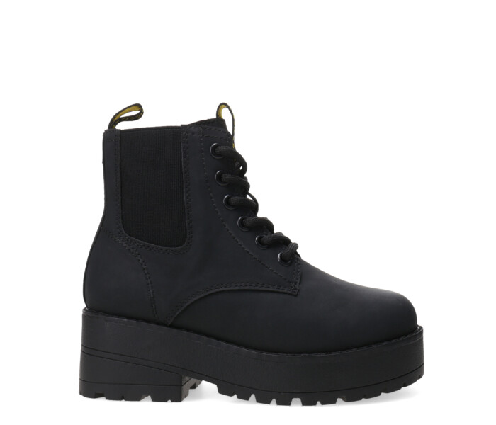 Bota MYRDAL de charol acordonada Black