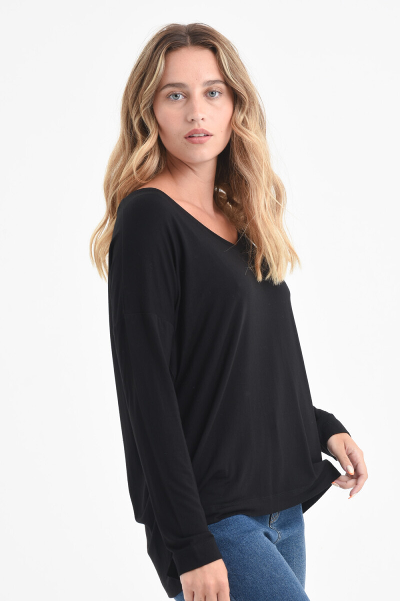 Remera manga larga escote en V Negro