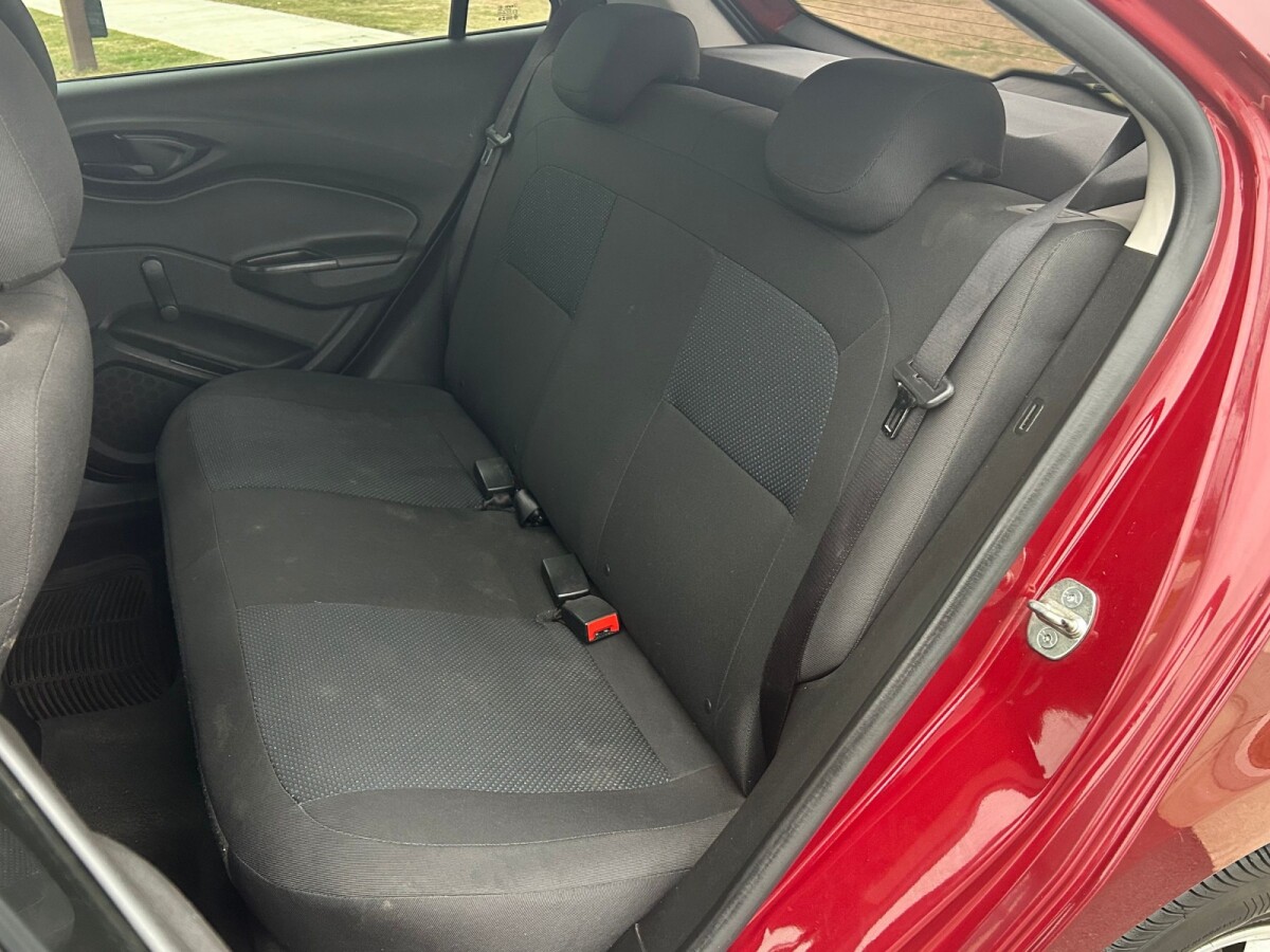 Chevrolet Onix Joy 1.0 Extra Full Permuta / Financia Chevrolet Onix Joy 1.0 Extra Full Permuta / Financia