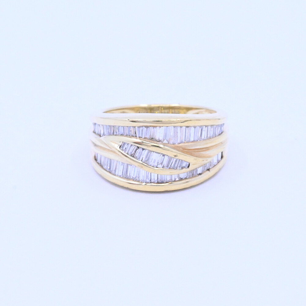 Anillo oro 18k con brillantes trapecio. Anillo oro 18k con brillantes trapecio.
