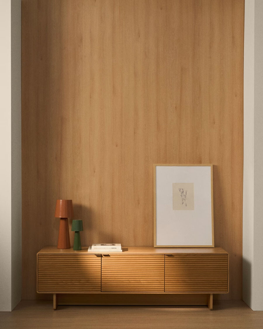 Mueble TV Norlen 3 puertas de chapa de roble acabado tono natural FSC Mix Credit 150 x 40 cm Mueble TV Norlen 3 puertas de chapa de roble acabado tono natural FSC Mix Credit 150 x 40 cm