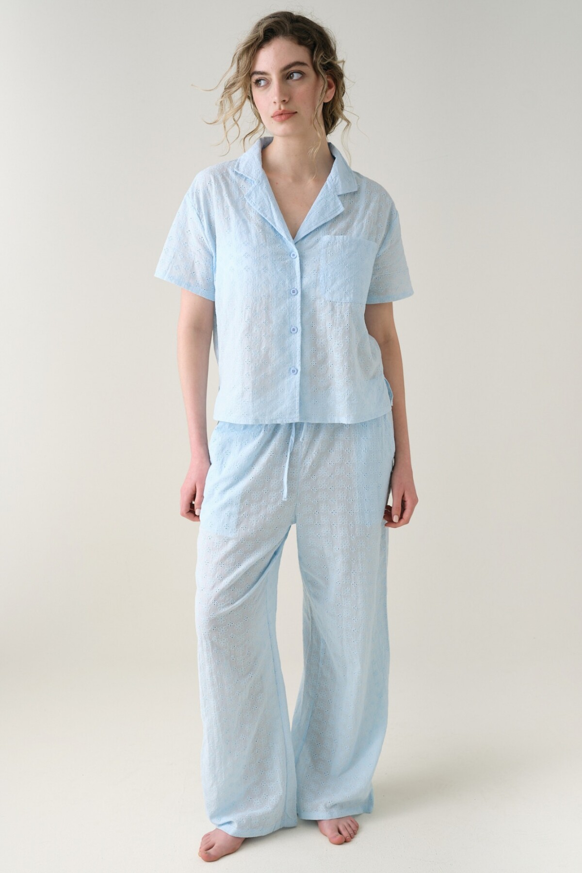 Pantalón Recto Broderie Celeste