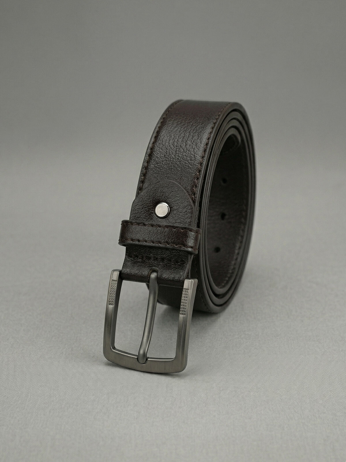 CINTO DE CUERO LISO NEGRO CINTO DE CUERO LISO NEGRO