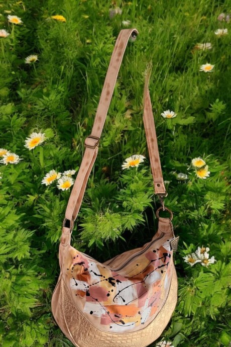 Cartera De Cuero Natural Y Dorado Modelo Milán Línea Ottenta Con Arte Pintado A Mano Por Carolina De Cunto. Cartera De Cuero Natural Y Dorado Modelo Milán Línea Ottenta Con Arte Pintado A Mano Por Carolina De Cunto.