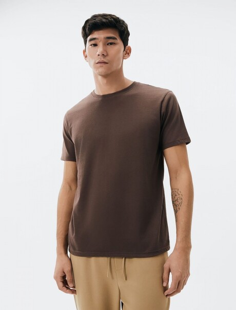 CAMISETA BÁSICA UNISSEX MARRÓN