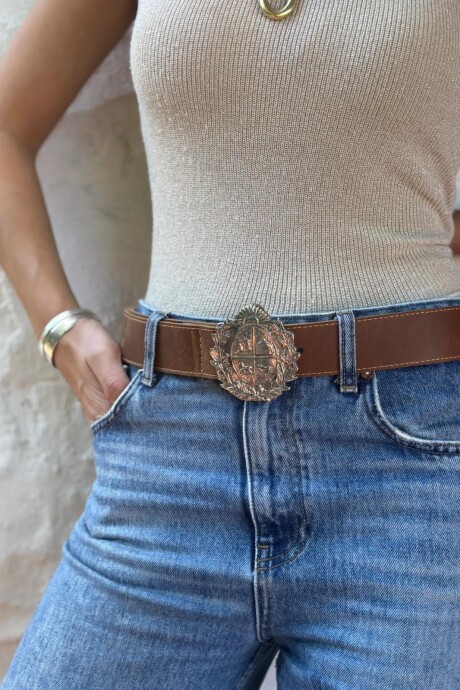 Simple Escudo Belt Camel / Plateado