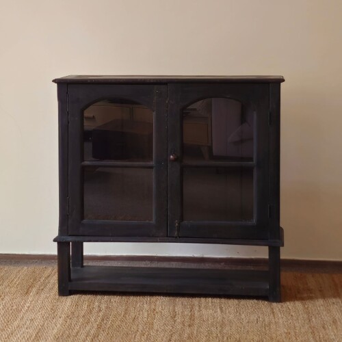 Aparador de Madera con Puertas Vidriadas Aparador de Madera con Puertas Vidriadas