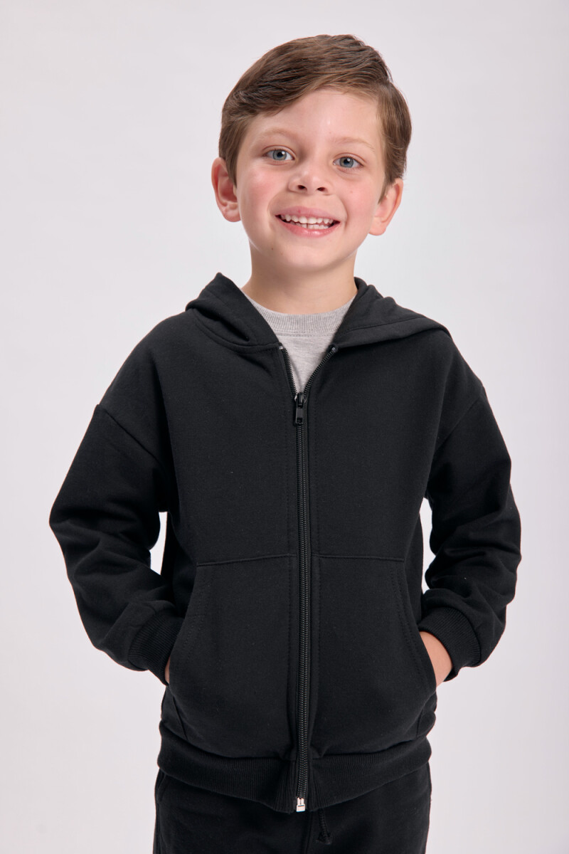 Campera deportiva básica Negro
