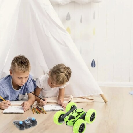 Auto a Control Remoto Acrobatico Stunt Car 4x4 360° Verde