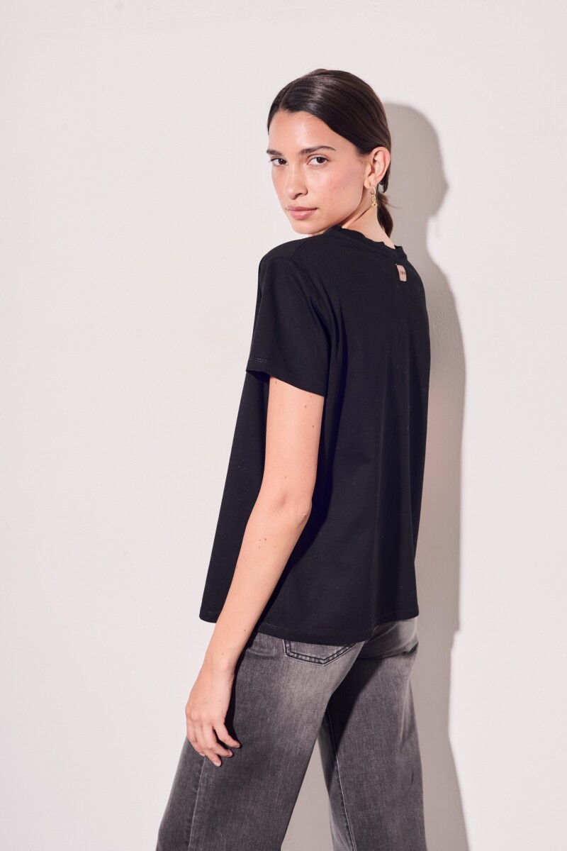 Remera Escote V Metalizado Negro